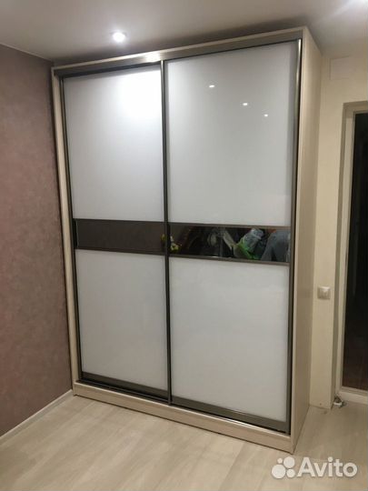 Зеркальный шкаф