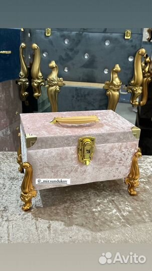 Шкатулка на ножках
