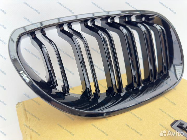 Решетка радиатора BMW E60 черный глянец