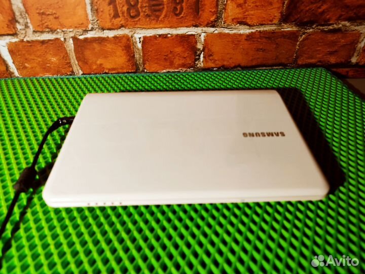 Samsung NC110 - 2 Ядра \ 2 Озу \ SSD