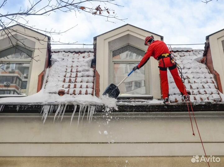 Уборка снега в ручную чистка льда