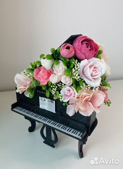 Букет из мыла в рояле