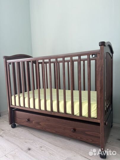 Детская кроватка Fiorellino с маятником и ящиком