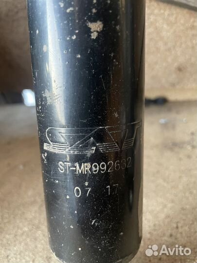 Задний амортизатор mitsubishi l200