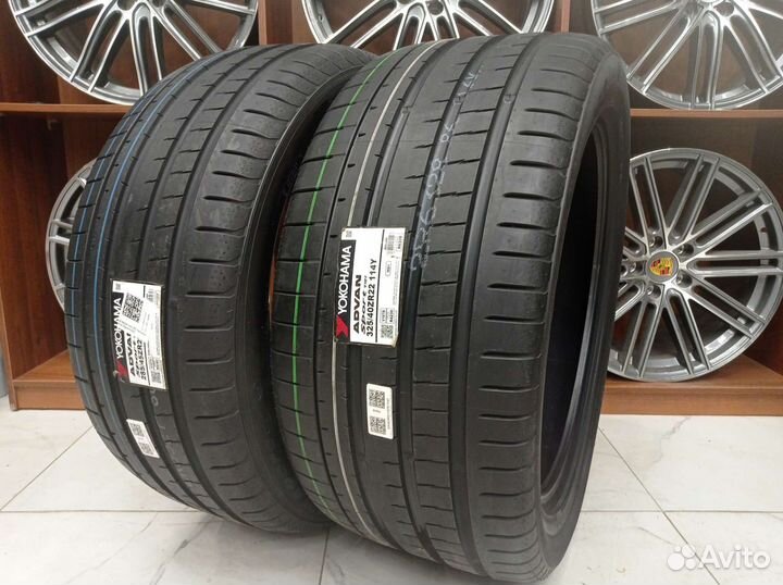 Yokohama Advan Sport V107 285/45 R22 и 325/40 R22 114Y