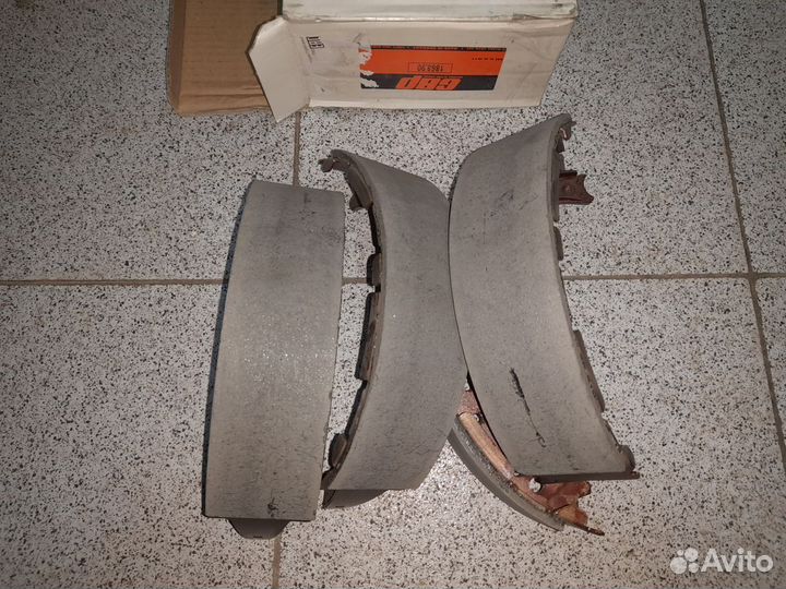 Nissan PickUp Колодки задние Новые