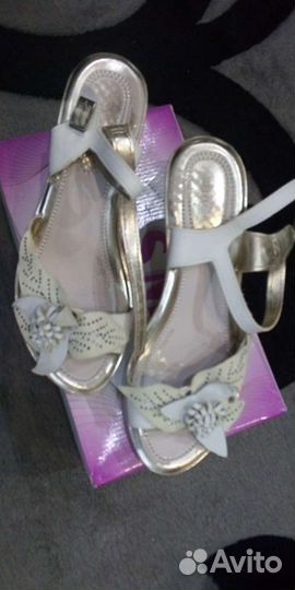 Босоножки женские