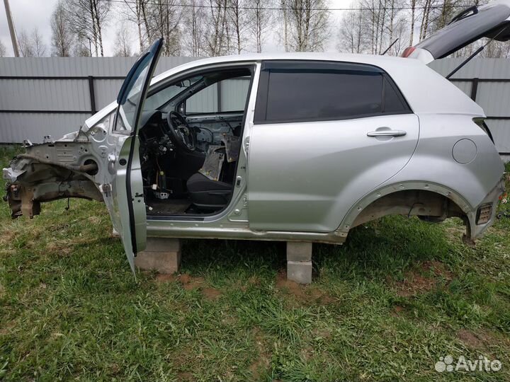 Порог с центральной стойкой Ssang Yong Actyon New