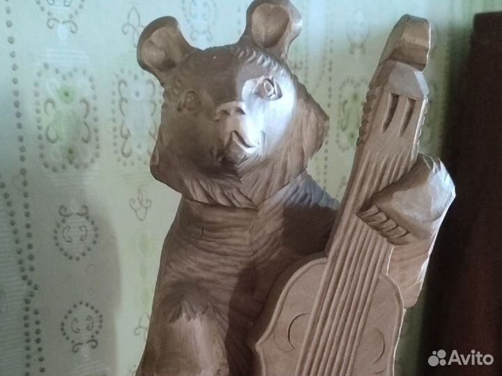 Статуэтка из дерева