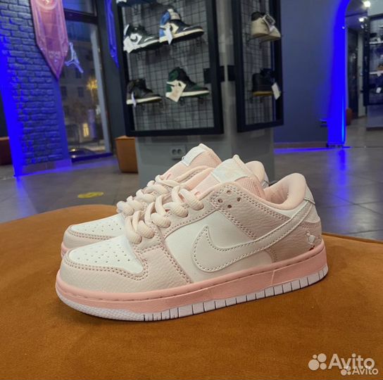 Кроссовки Nike SB Dunk Low Pink Pigeon