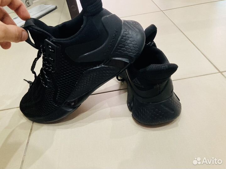 Кроссовки новые