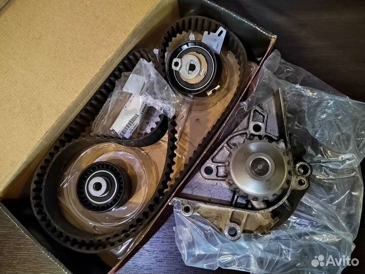 Комплект грм на Пежо 407