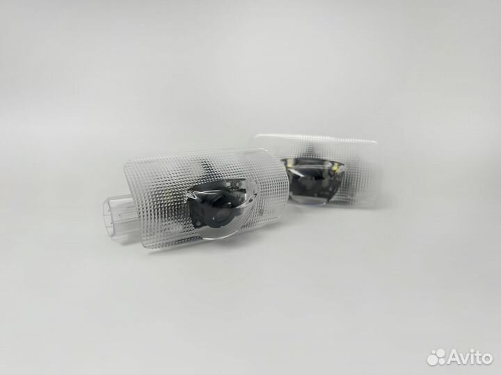 Проекция логотипа Toyota Corolla на двери Тип 1