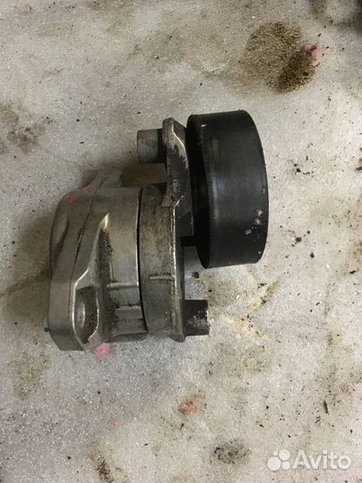 Натяжитель ремня