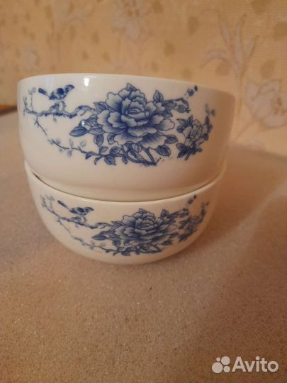 Два керамических горшка и две форфоровые пиалы