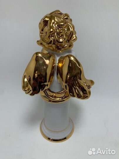 Статуэтка фарфоровая