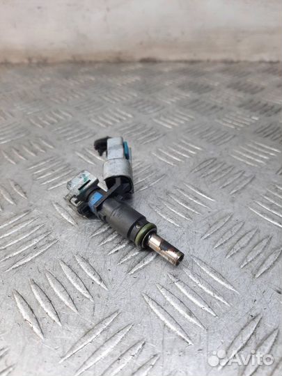 Форсунка Opel Astra 1.6 A16XER 2011