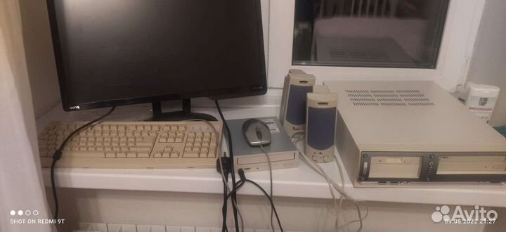 Монитор с клавой, мышкой, дисководом, колонками