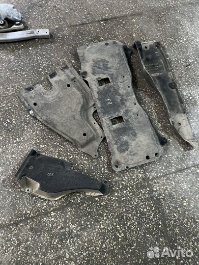 Зашита днища задняя левая Porsche Cayenne E3 Y9