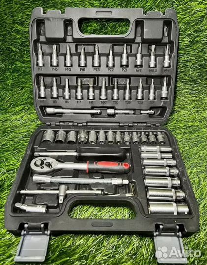 Набор инструментов для авто в чемодане