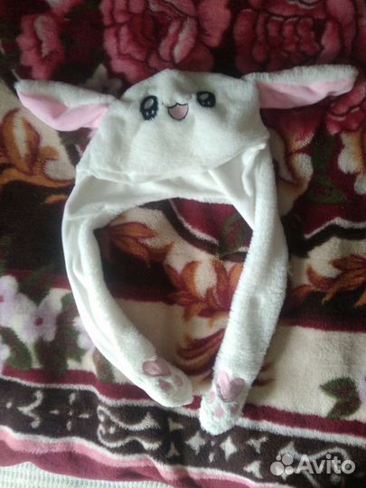 Шапка с двигающимеся ушами