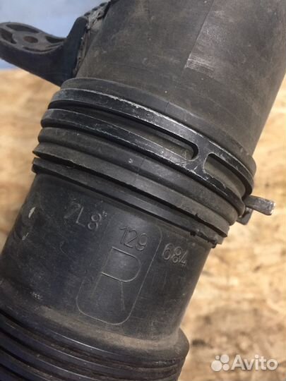 Патрубок фланец воздуховод Audi Q7 Ауди Ку7