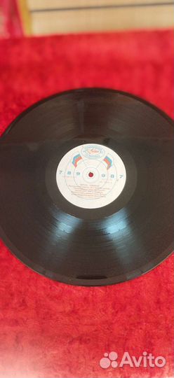 Виниловая пластинка битлз помогите