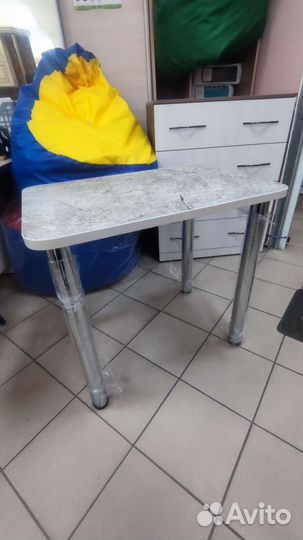 Кухонный стол