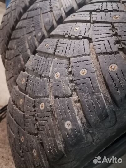 Goodyear UltraGrip Ice Arctic SUV 215/70 R16