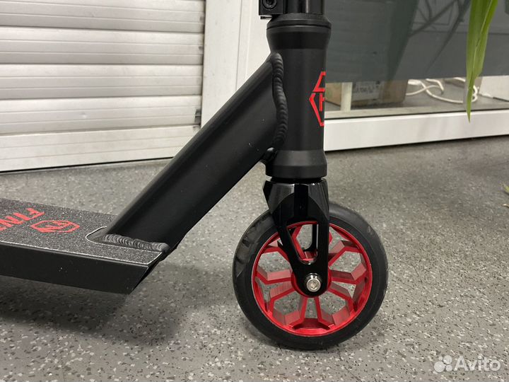 Трюковой самокат с системой HIC 120