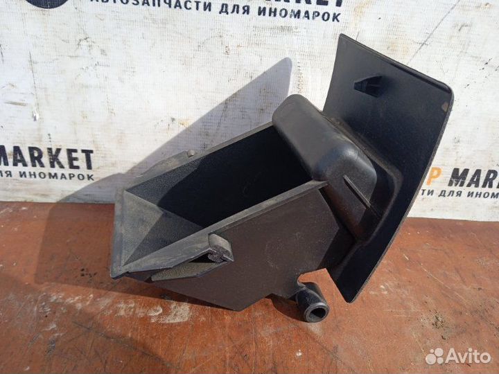 Левый малый вещевой ящик Ford Fusion 1.4 2007 б/у