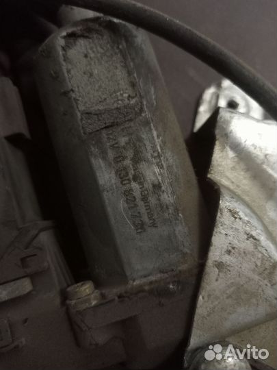 Правый стеклоподъёмник Skoda Octavia A4 Tour