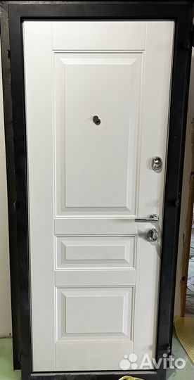 Дверь входная новая