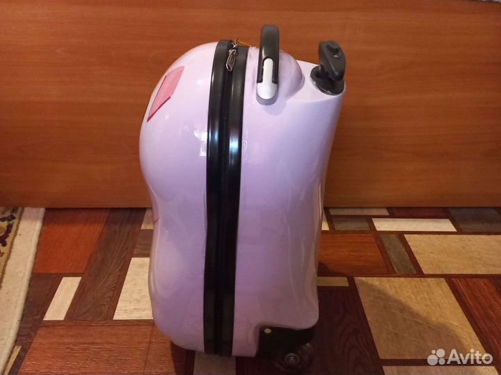 Чемодан детский на колёсиках и рюкзак