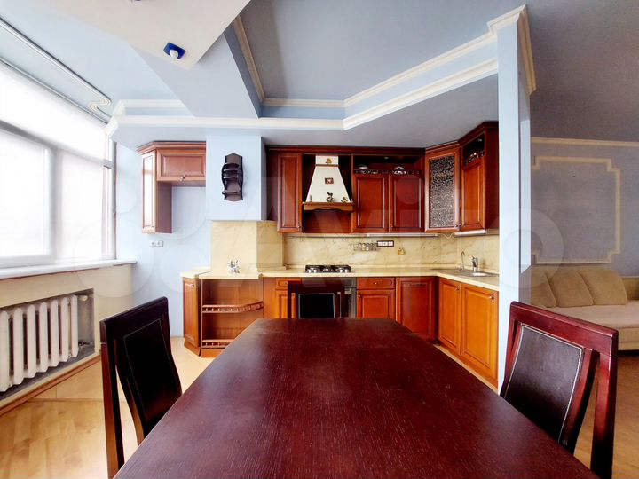 3-к. квартира, 109,7 м², 7/10 эт.