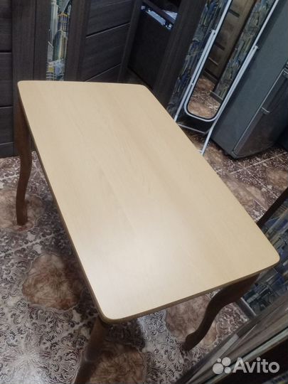 Кухонный стол