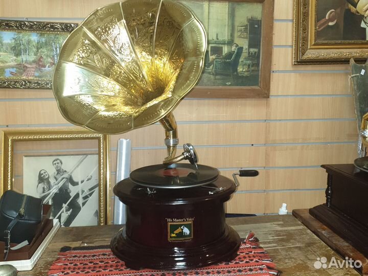 Граммофон с трубой