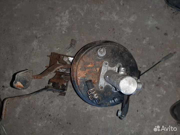 Вакуумник гтц педаль Nissan Атлас FD42