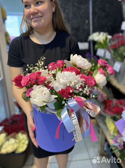 Коробка с розами, цветы в шляпной коробке