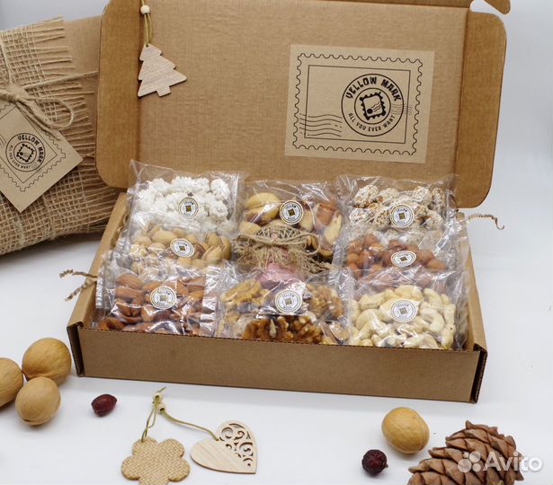 Подарочный набор №04 Ассорти орехов, мёд