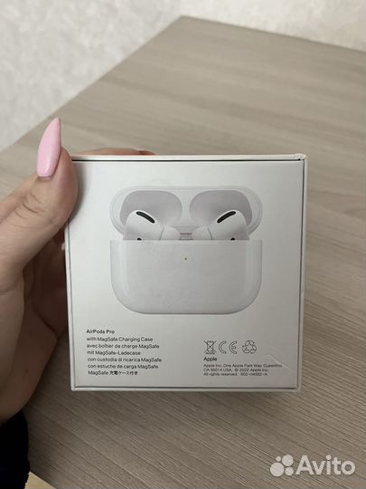 Продам AirPods pro (реплика) новые