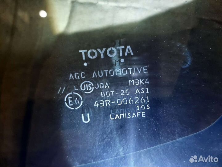 Продам лобовое стекло