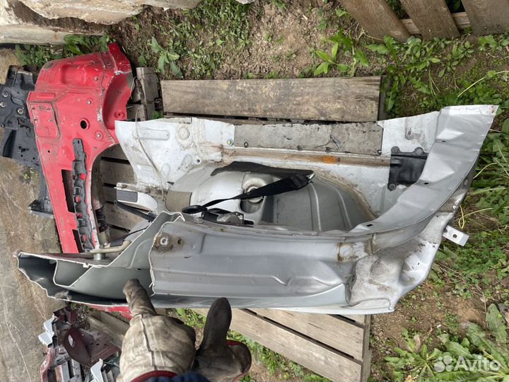 Крыло заднее левое четверть nissan tiida C11