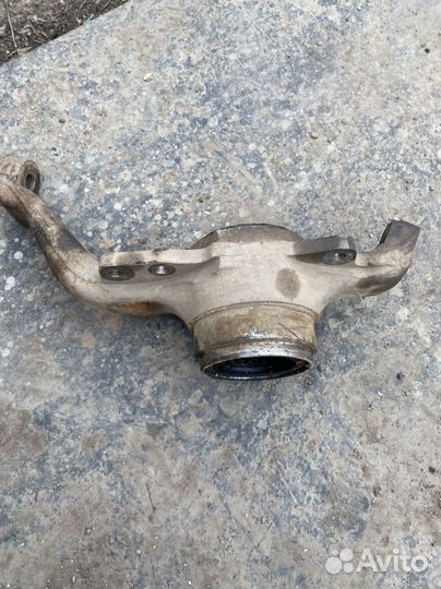 Продам поворотные кулаки на ниву 21214