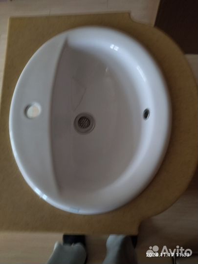 Тумба с раковиной для ванной