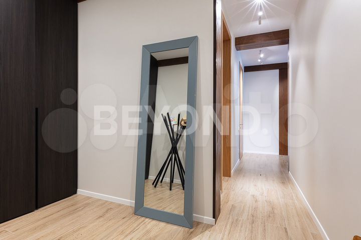 Дом 382 м² на участке 27,8 сот.