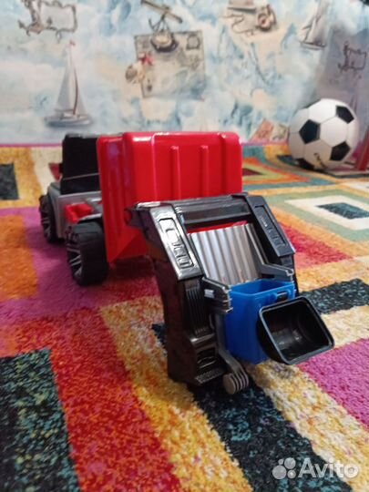 Мусоровоз с контейнером