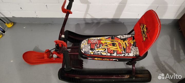 Детский снегокат со спинкой