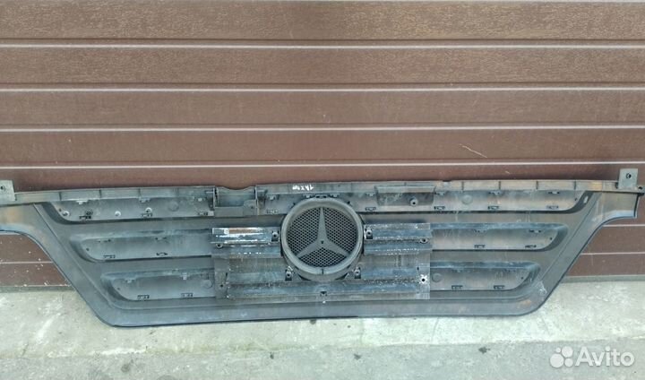 Решетка радиатора мерседес аксор