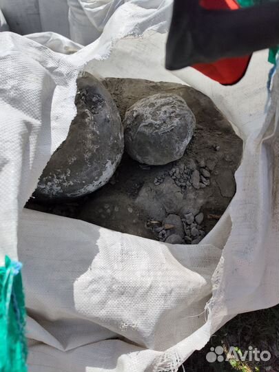 Камни, старый цемент